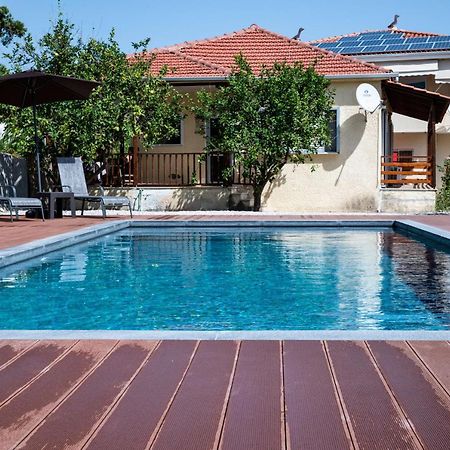 Elegant House By The Sea With Pool Villa Акрата Екстериор снимка