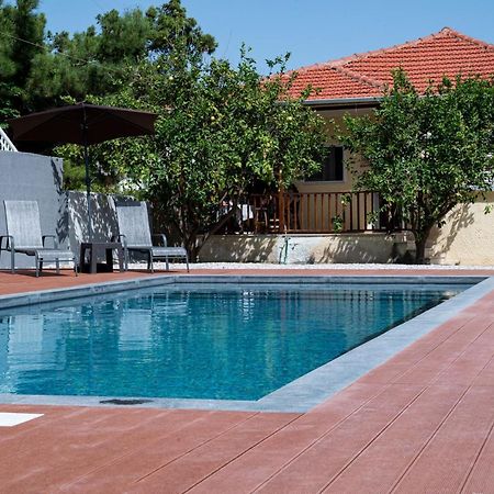 Elegant House By The Sea With Pool Villa Акрата Екстериор снимка