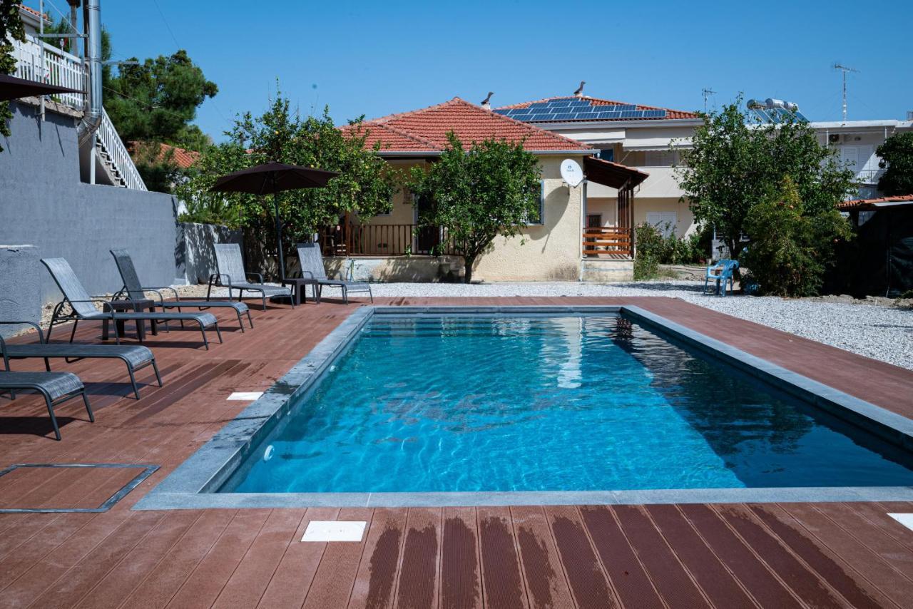 Elegant House By The Sea With Pool Villa Акрата Екстериор снимка
